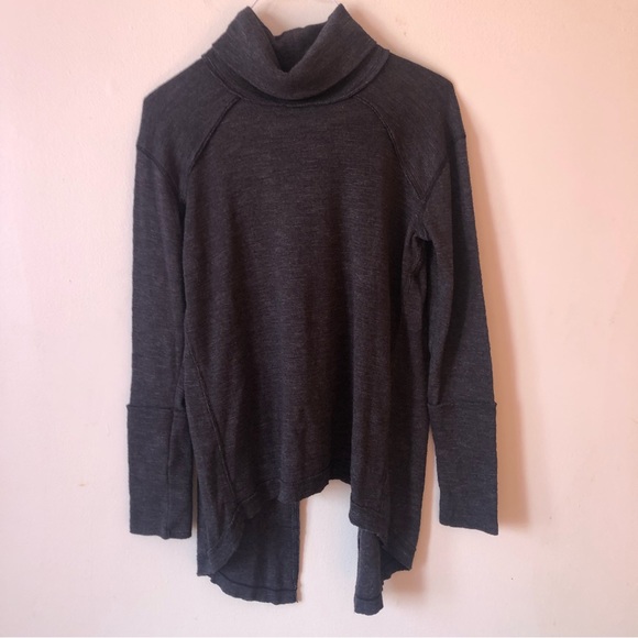 ❤️Free People We The Free Split Back Grey Turtleneck Sweater Back Slit Small P - Picture 5 of 13